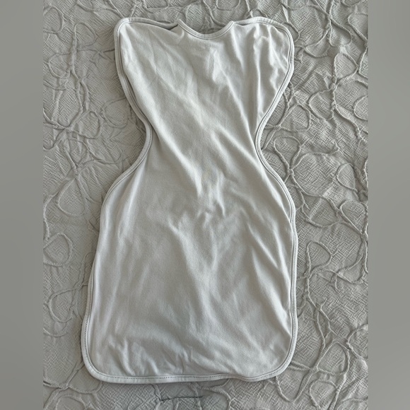 SOLD** Love to Dream Swaddle Bundle 1.0 Tog and 0.5 Tog Size Small (0640) - Picture 3 of 6